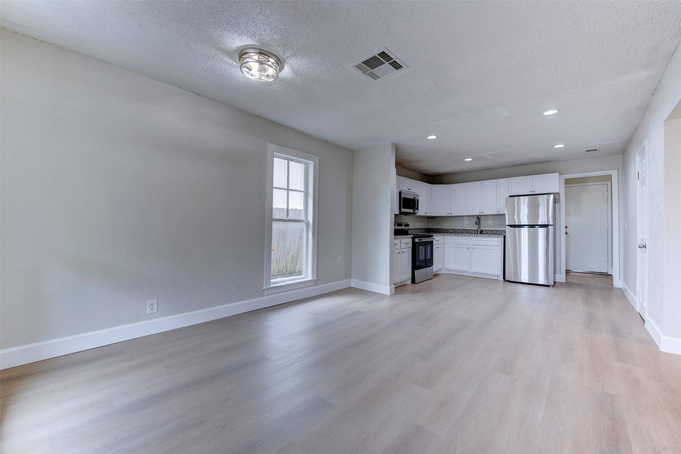 Houston, TX 77039,2127 Maximilian ST #10