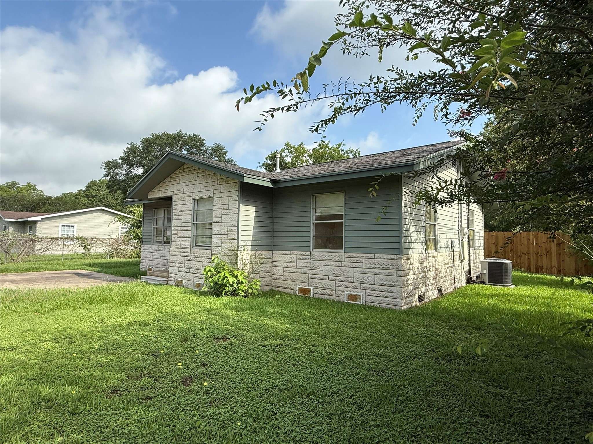 El Campo, TX 77437,1302 Muncy ST