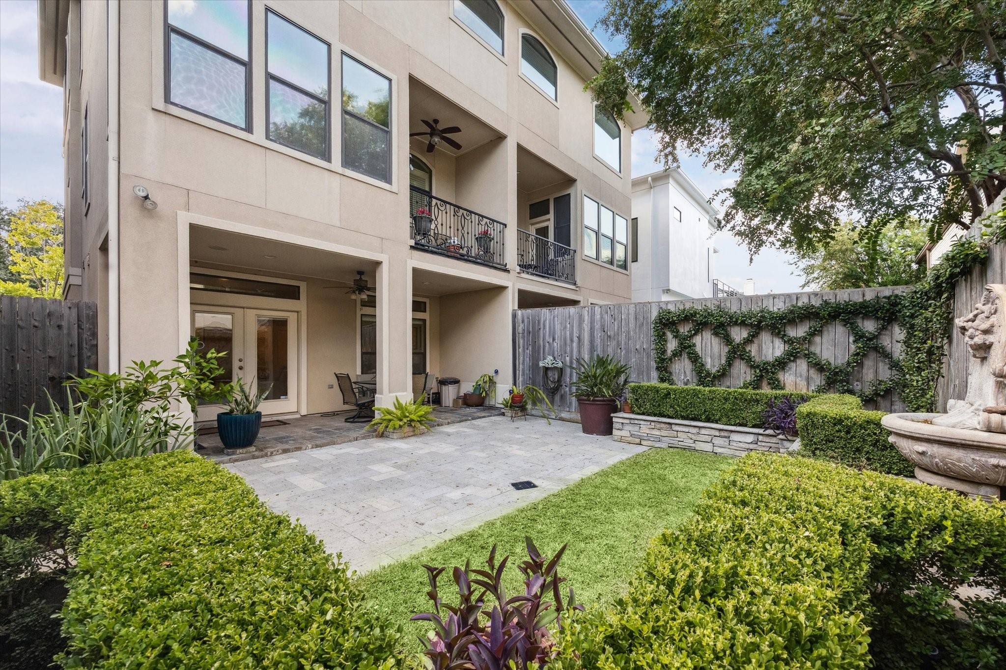 Houston, TX 77019,2221 Driscoll ST