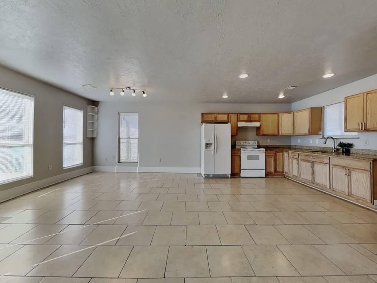 Houston, TX 77033,5939 Belcrest ST
