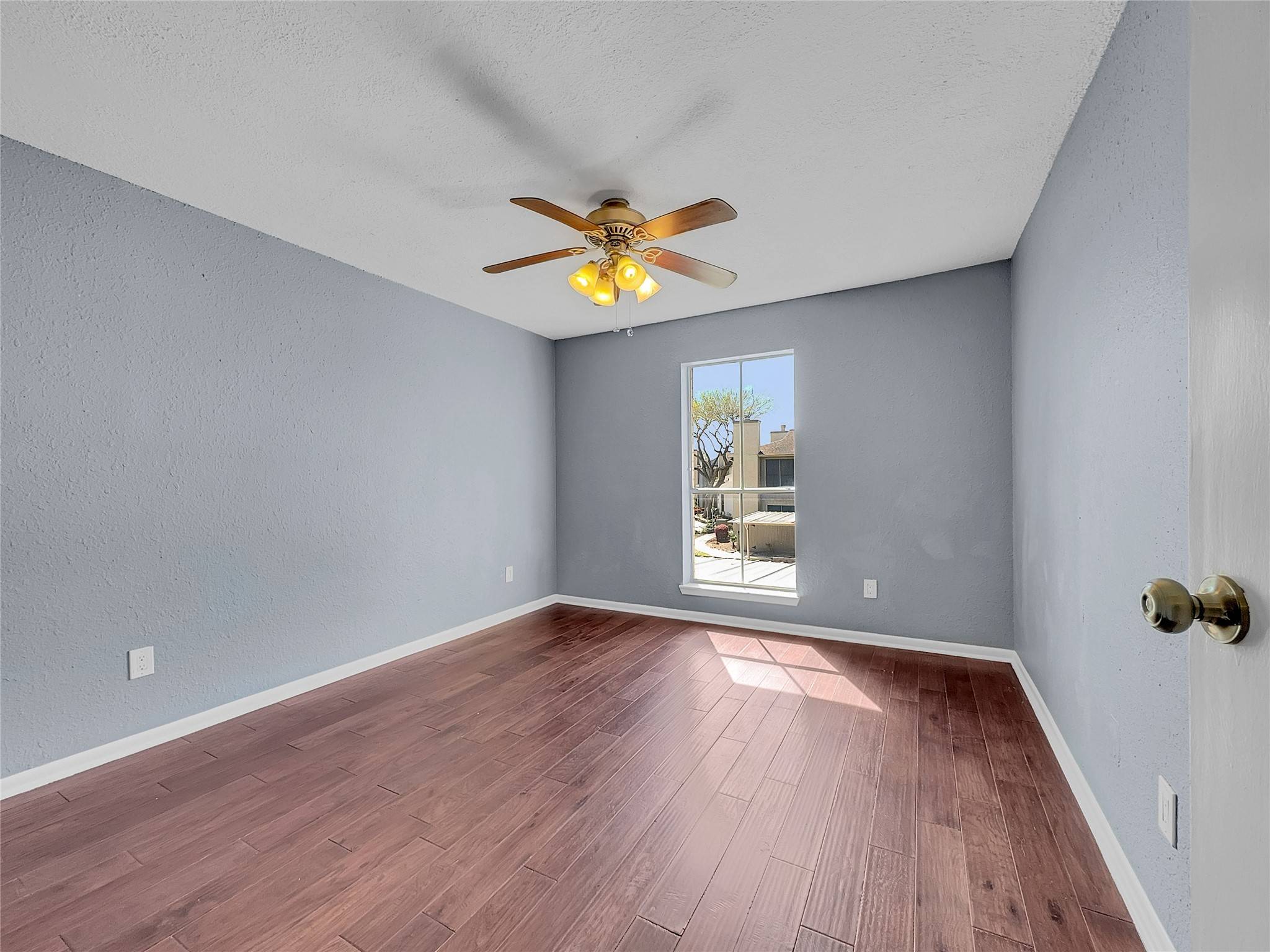 Houston, TX 77058,1900 Bay Area BLVD #128