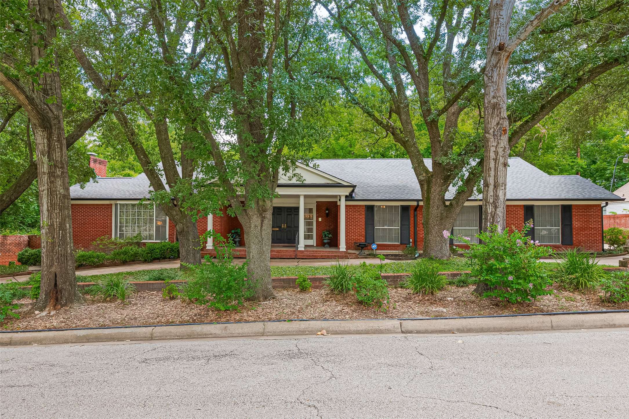 Huntsville, TX 77340,1725 Avenue Q