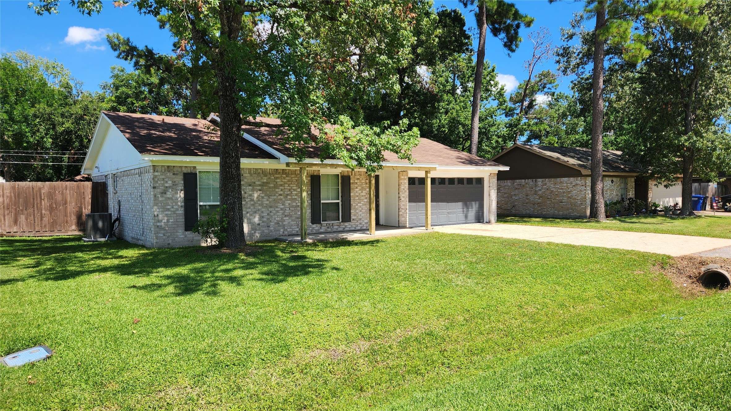 Highlands, TX 77562,223 Sycamore DR