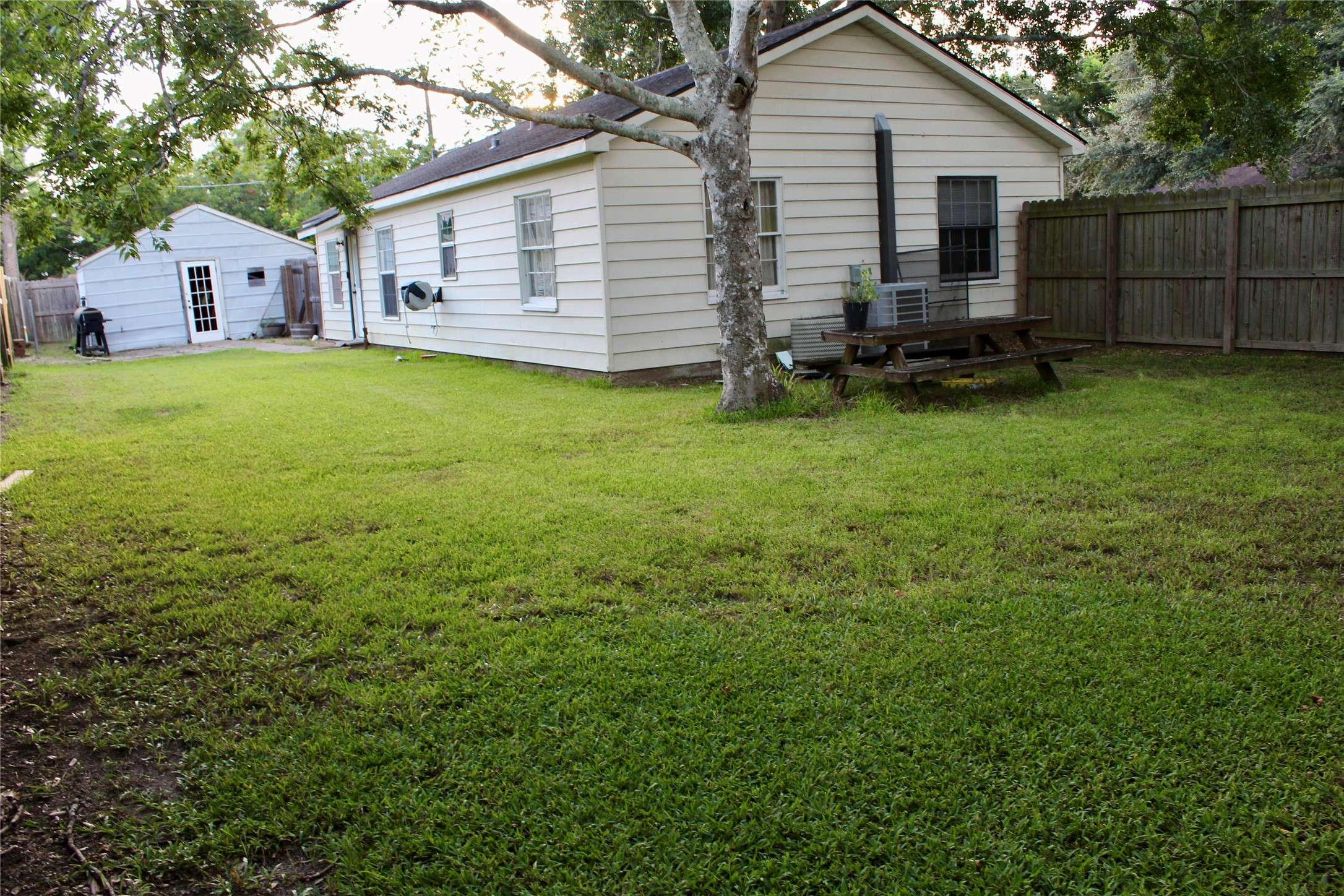 Angleton, TX 77515,716 E Miller ST