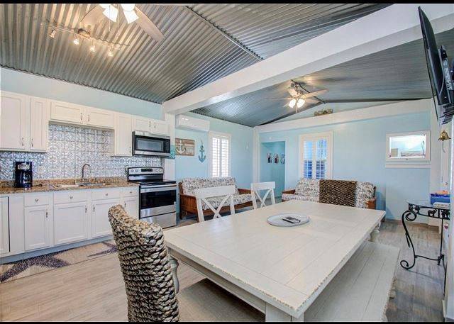 Crystal Beach, TX 77650,1321 Melody LN