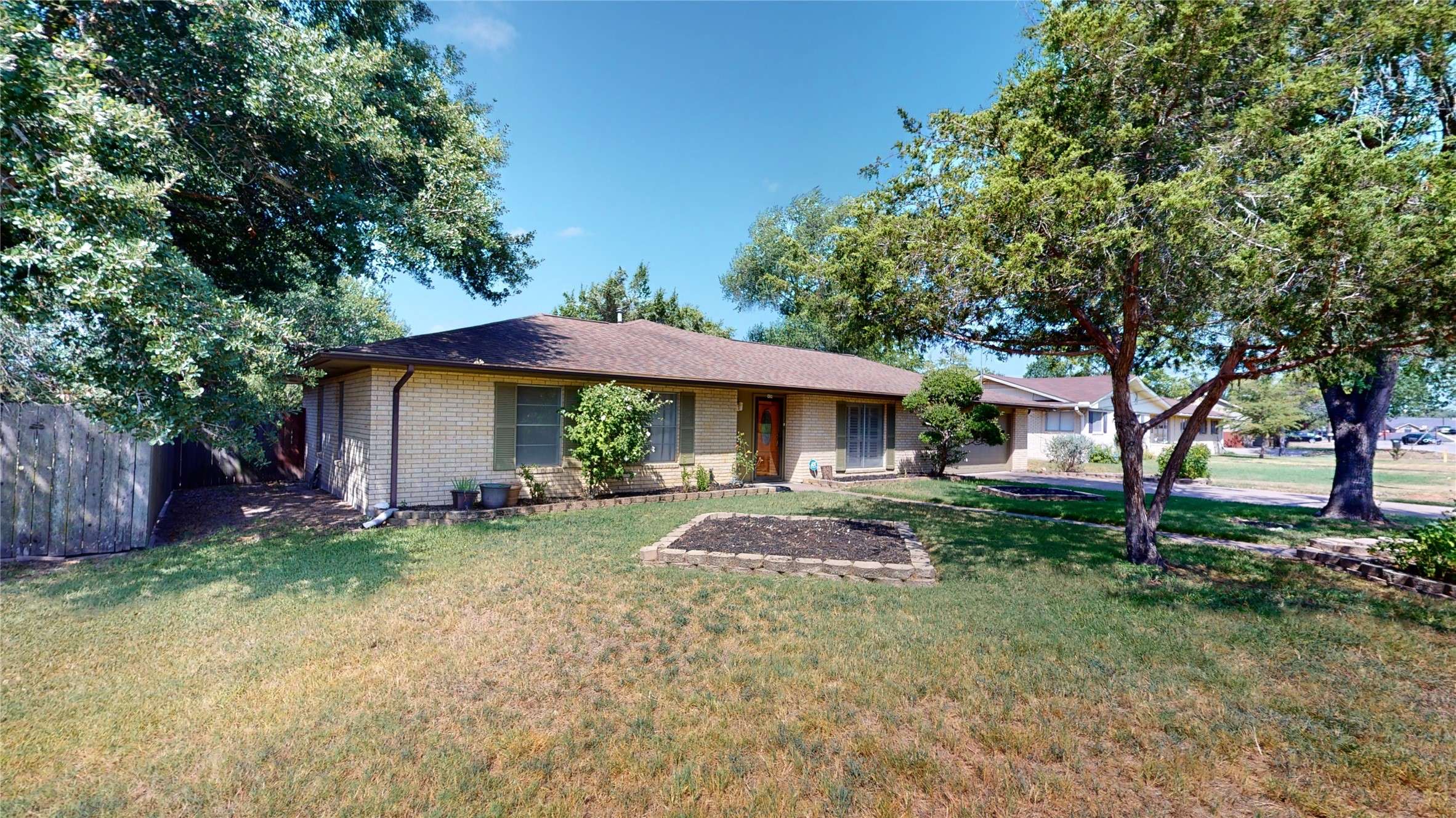 Giddings, TX 78942,924 E Industry ST