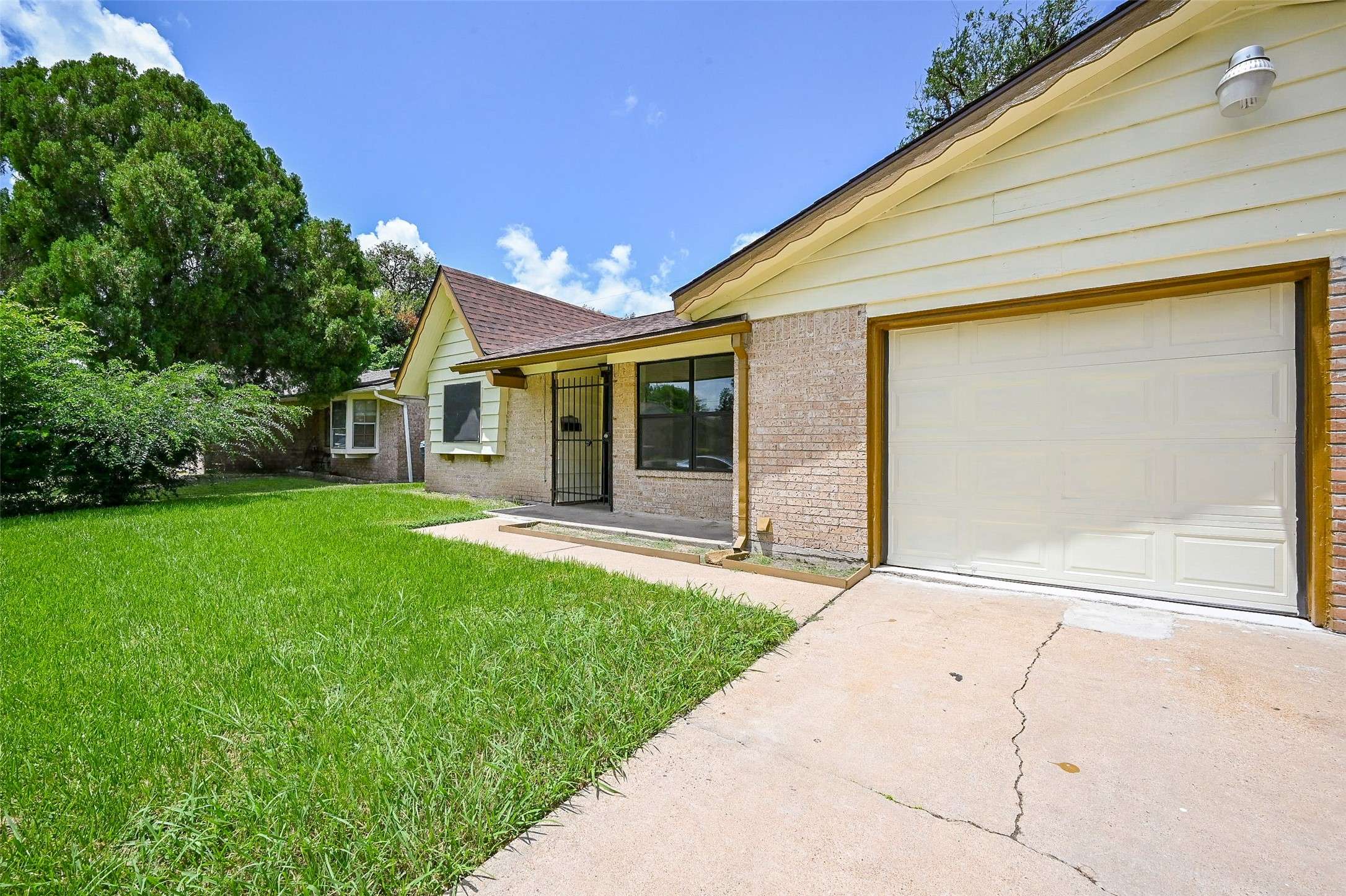 Houston, TX 77045,14418 Alkay ST
