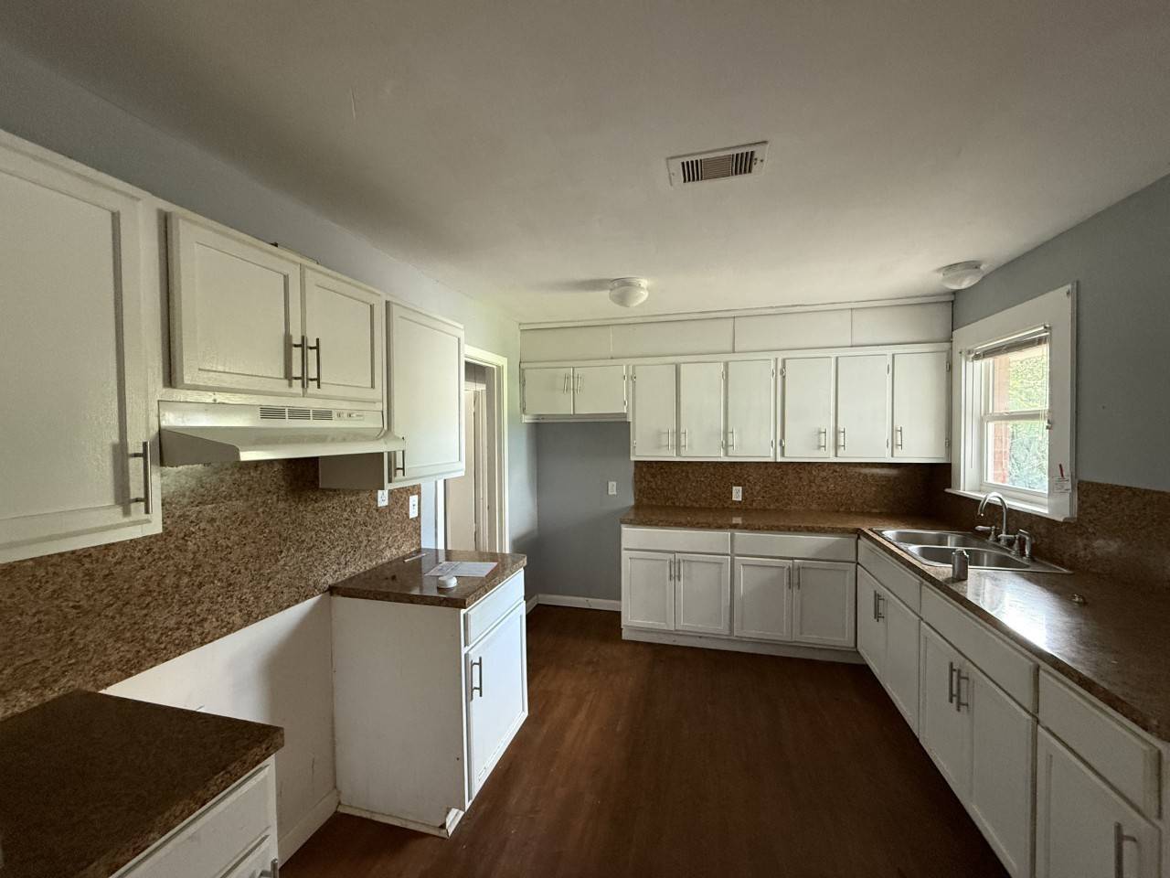 Pasadena, TX 77502,724 Oriole LN