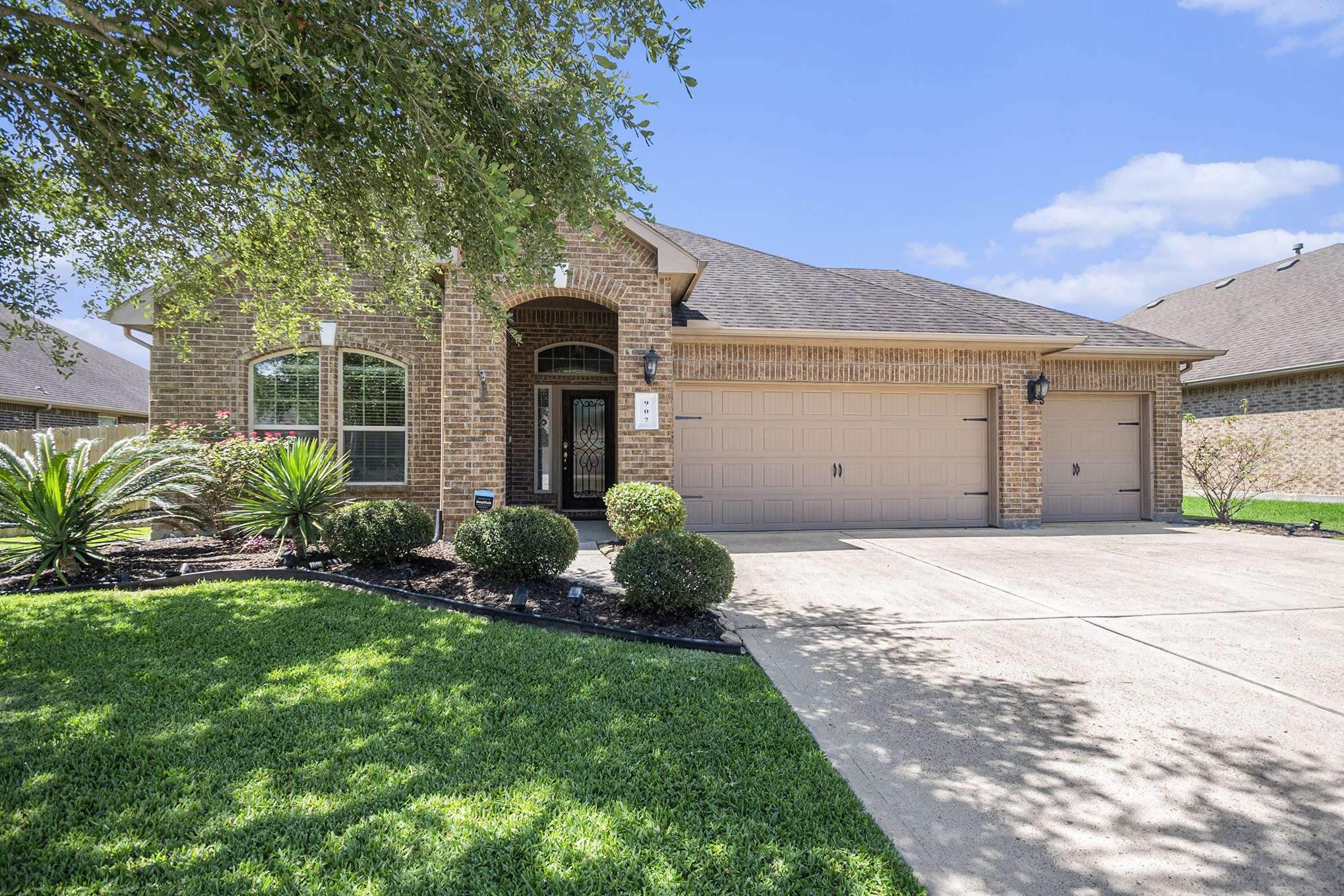 La Porte, TX 77571,907 Fairway DR
