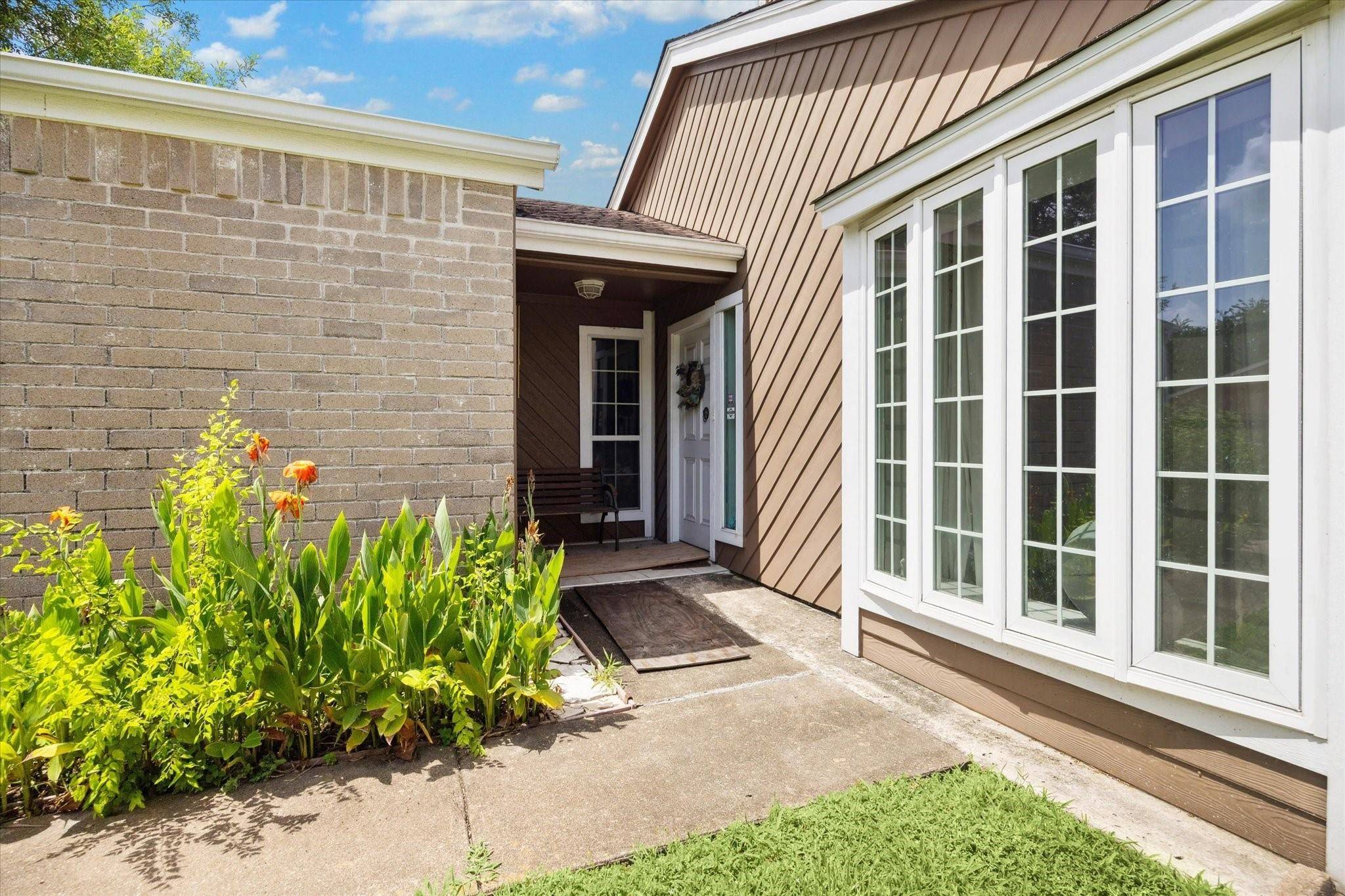 Houston, TX 77043,3907 Moss Tree RD