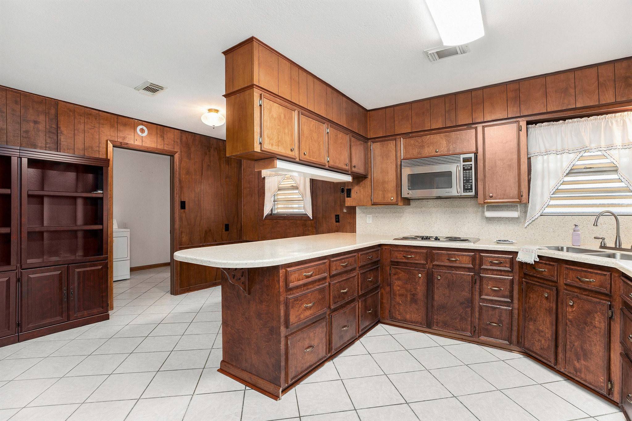 Santa Fe, TX 77517,5725 Highland RD