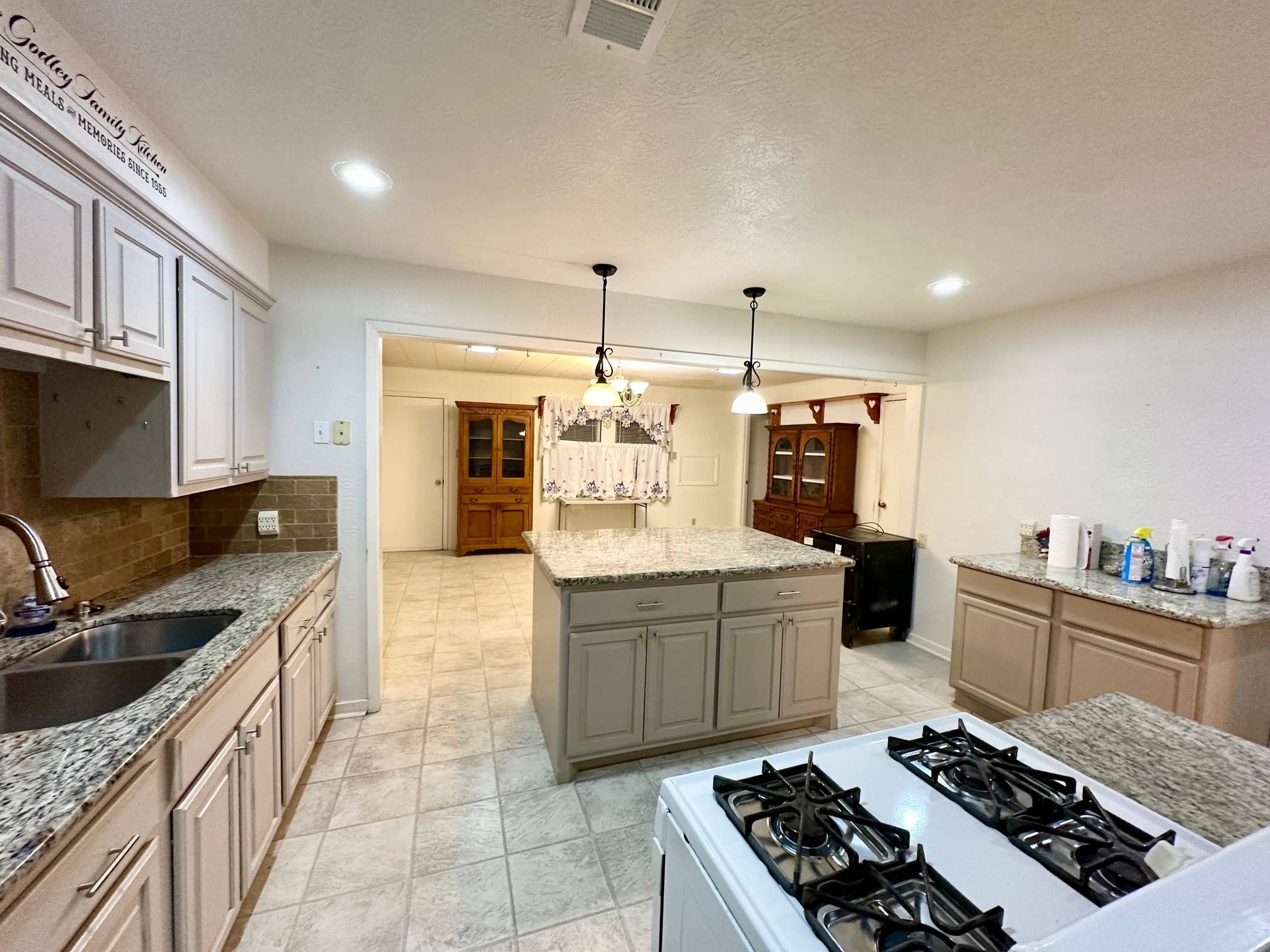 Port Neches, TX 77651,2234 6th ST
