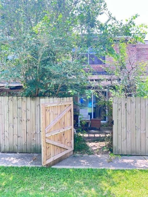 Beaumont, TX 77706,6941 Calder AVE #B