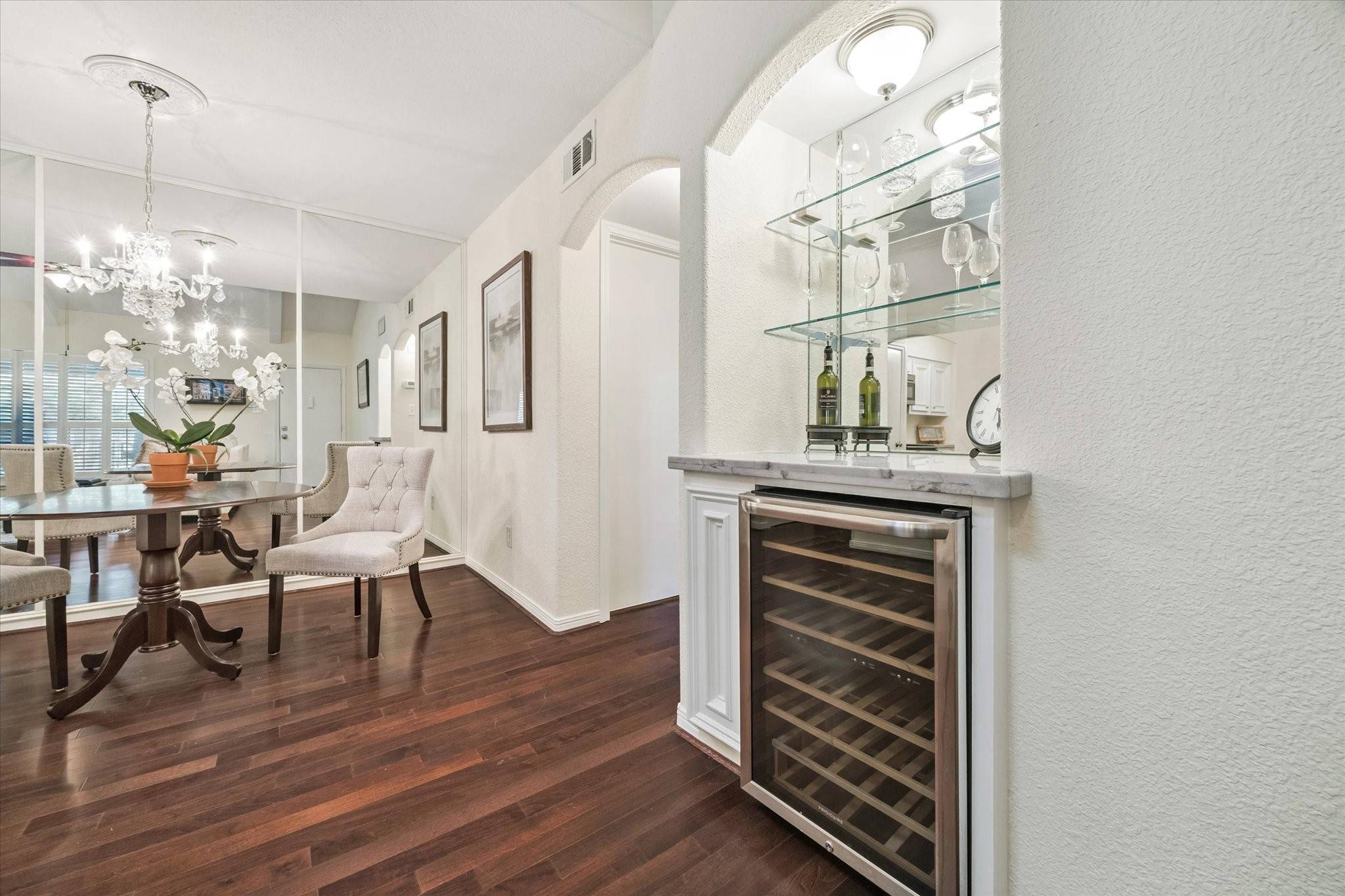 Houston, TX 77057,1100 Augusta DR #24