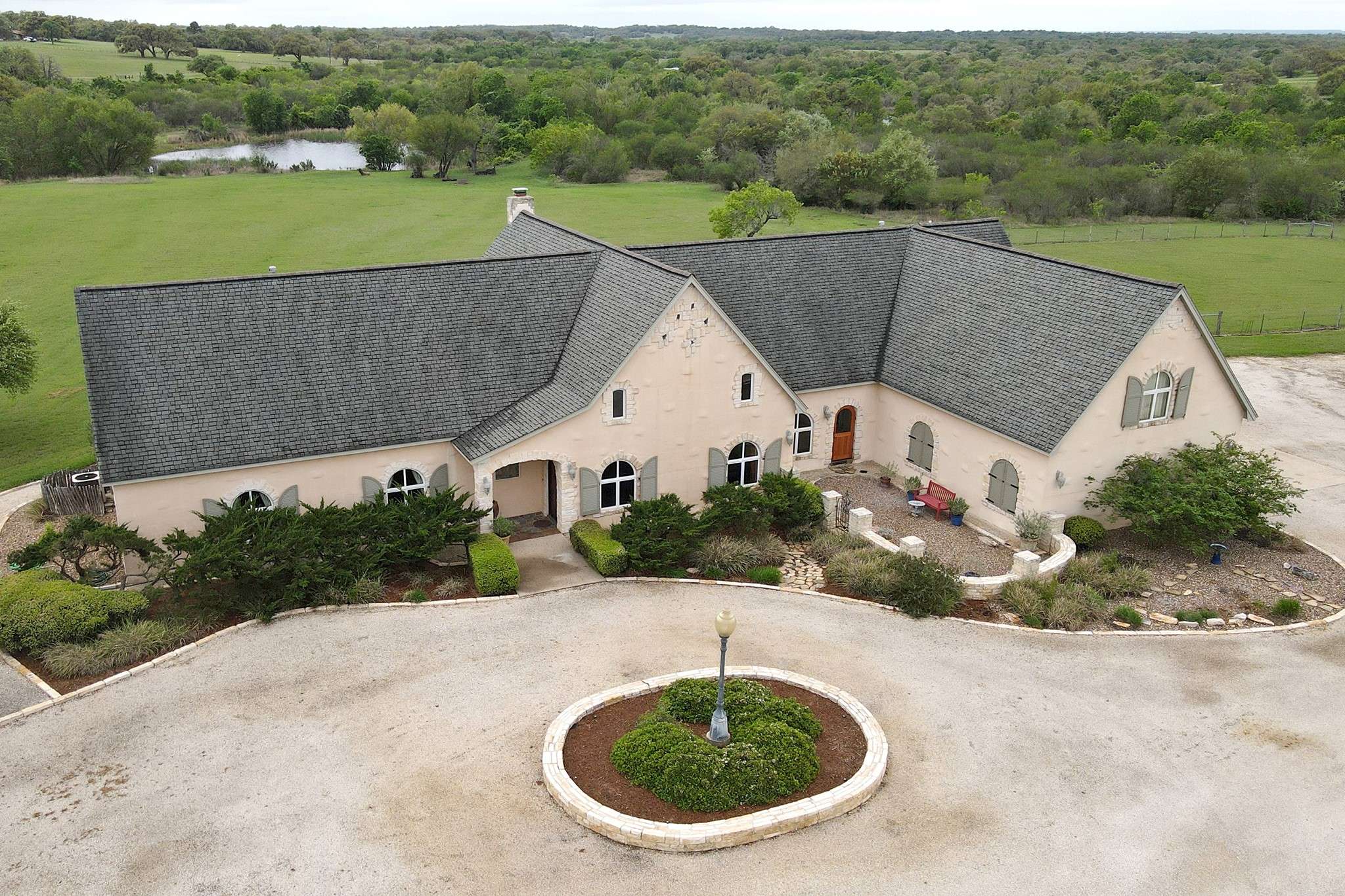 Cuero, TX 77954,5904 Old Yoakum RD