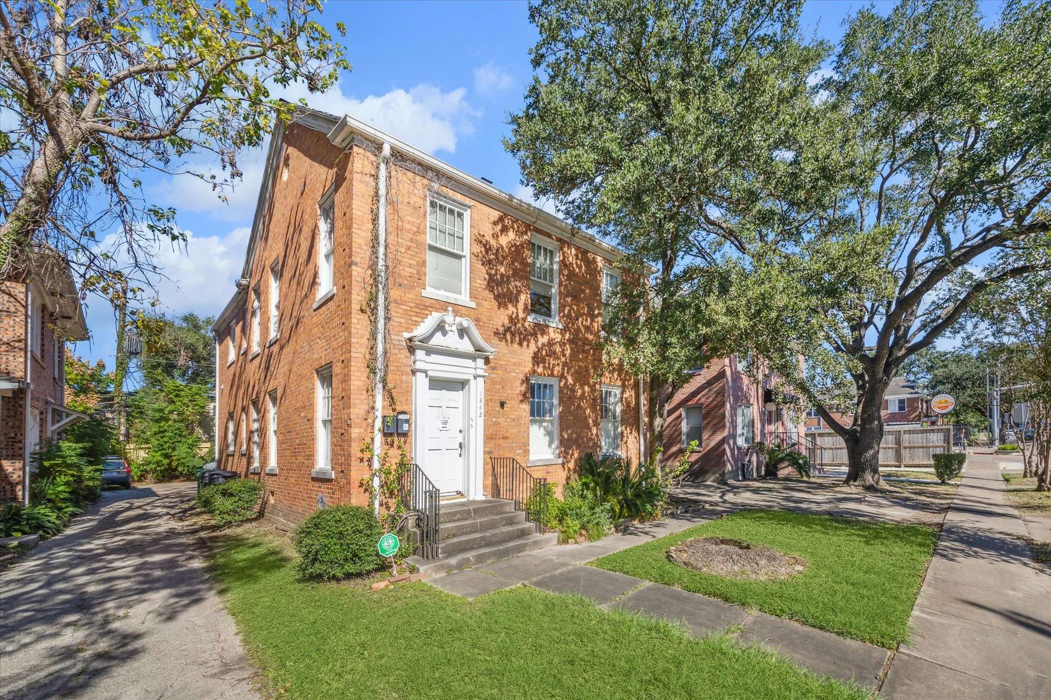 Houston, TX 77098,1842 W Alabama ST