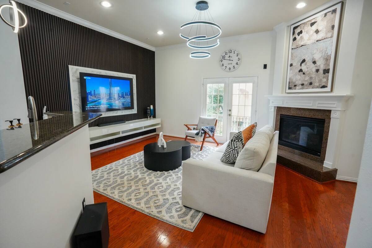 Houston, TX 77057,5625 Dolores Place LN #B