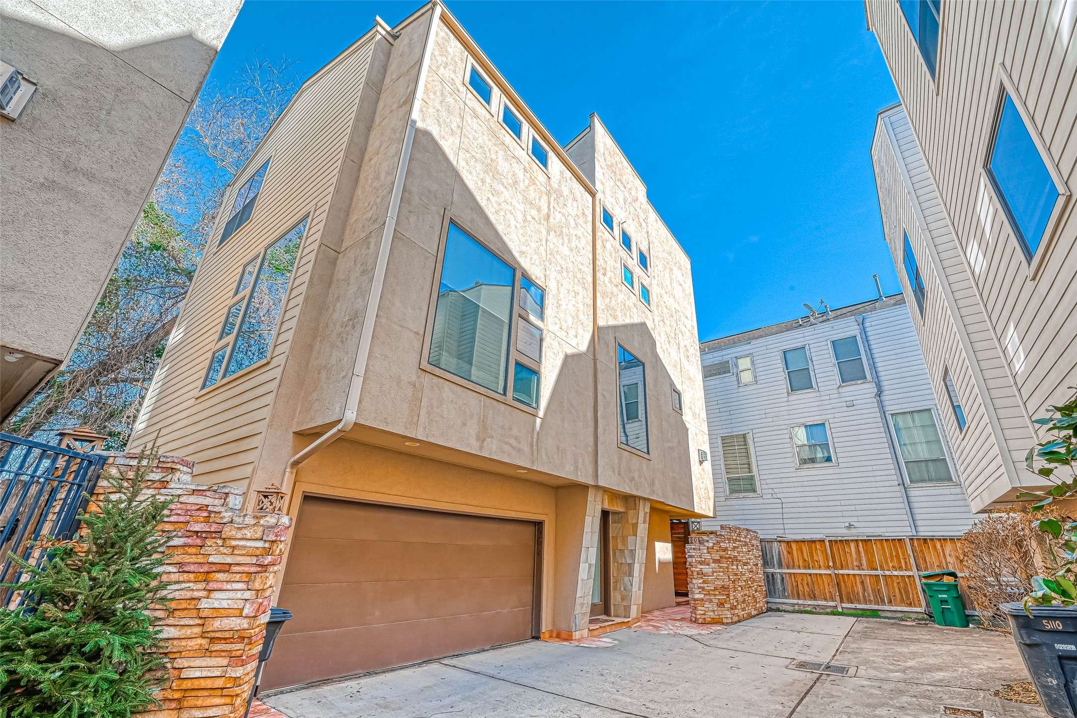 Houston, TX 77007,902 Reinerman ST