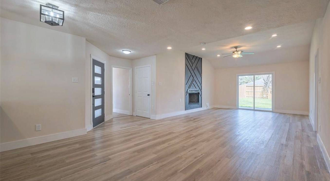 Houston, TX 77092,5502 Hewitt DR