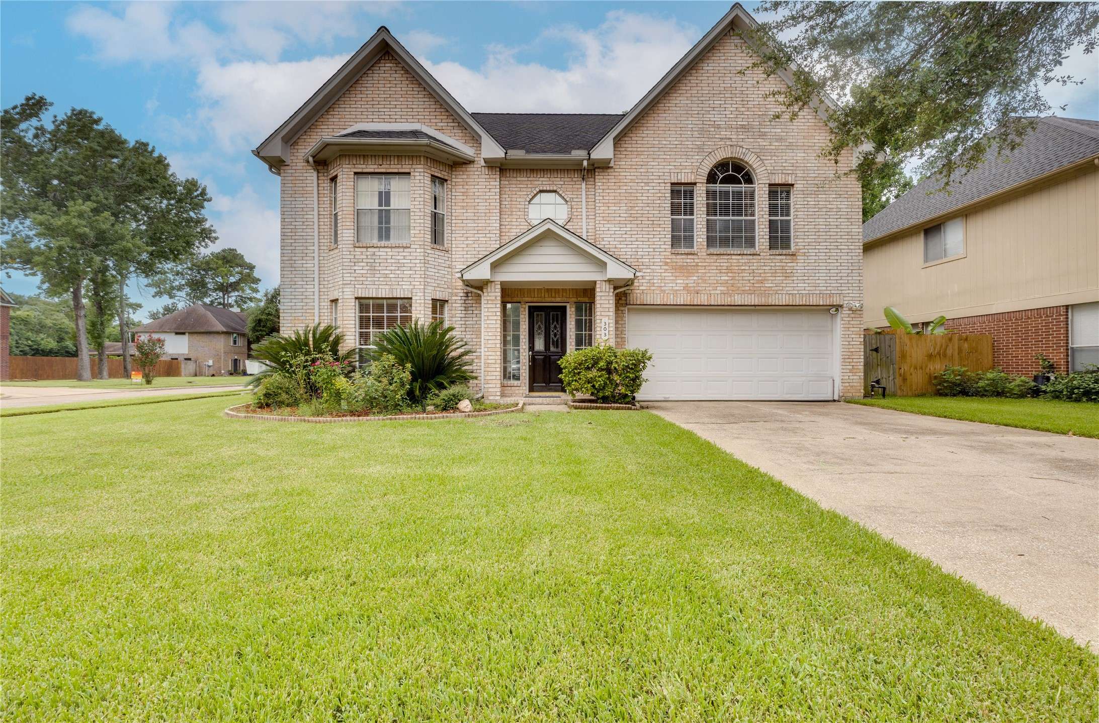 Highlands, TX 77562,303 Welford LN