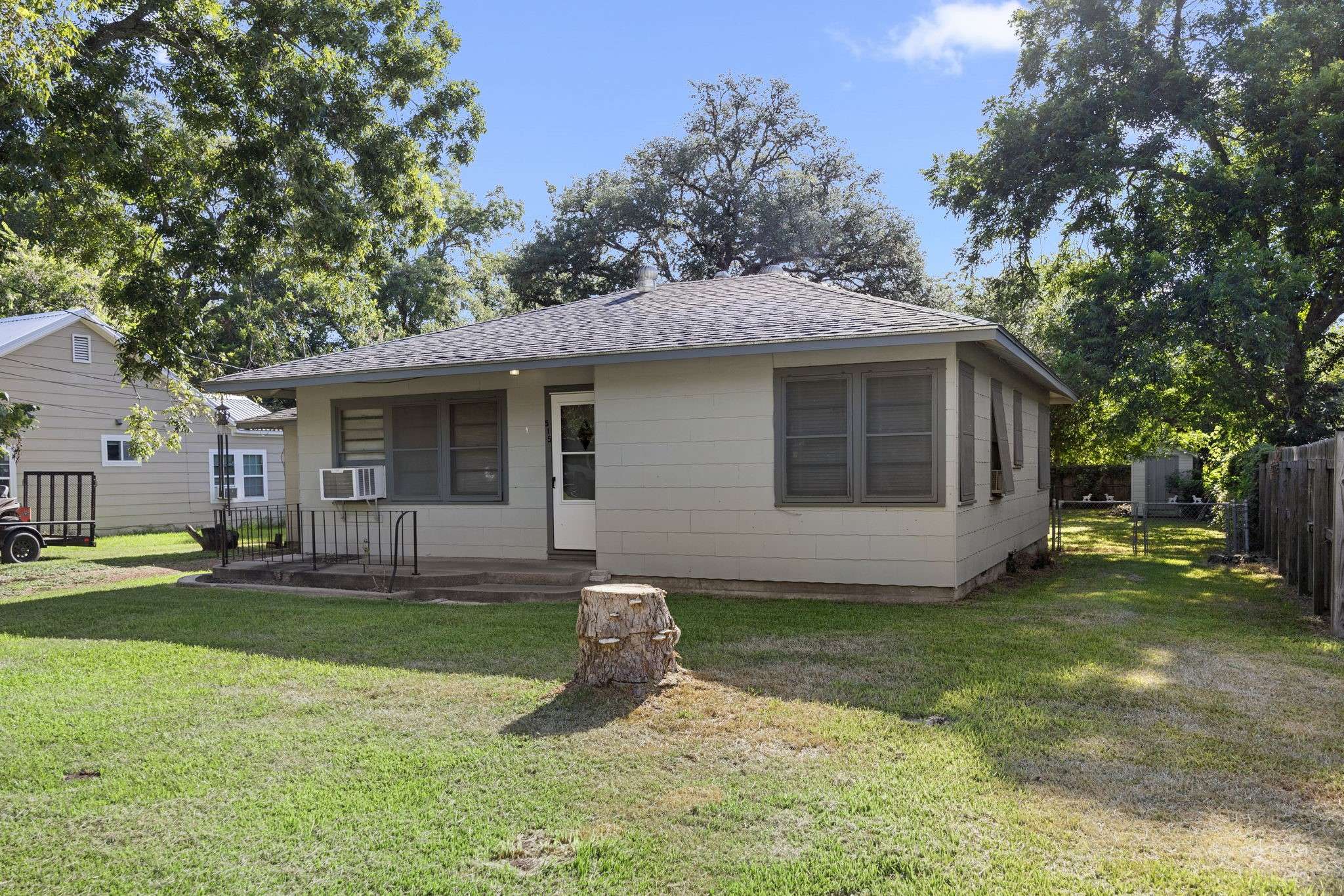 Columbus, TX 78934,515 Front ST