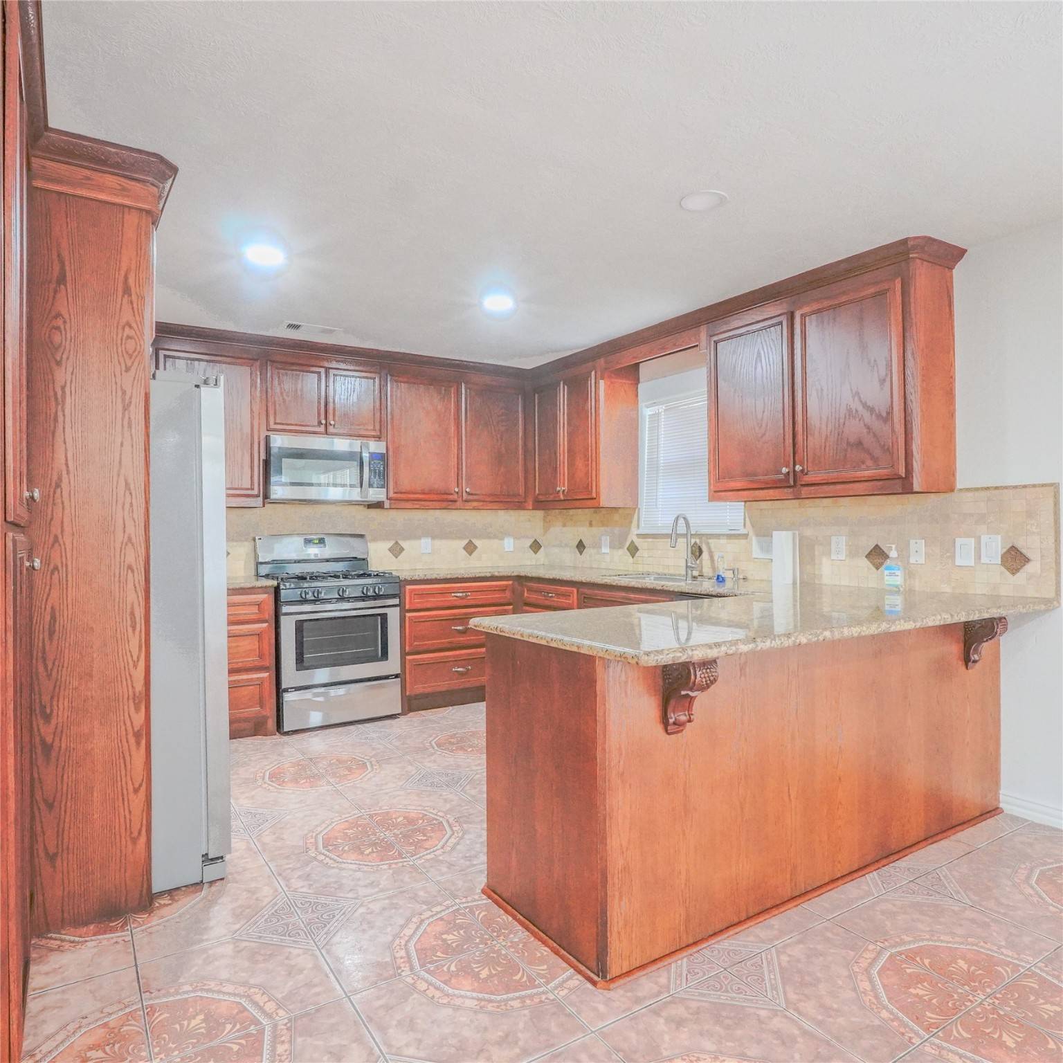 Houston, TX 77022,9018 Mcgallion RD