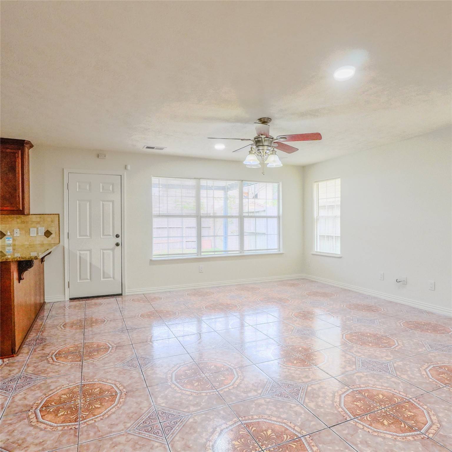 Houston, TX 77022,9018 Mcgallion RD