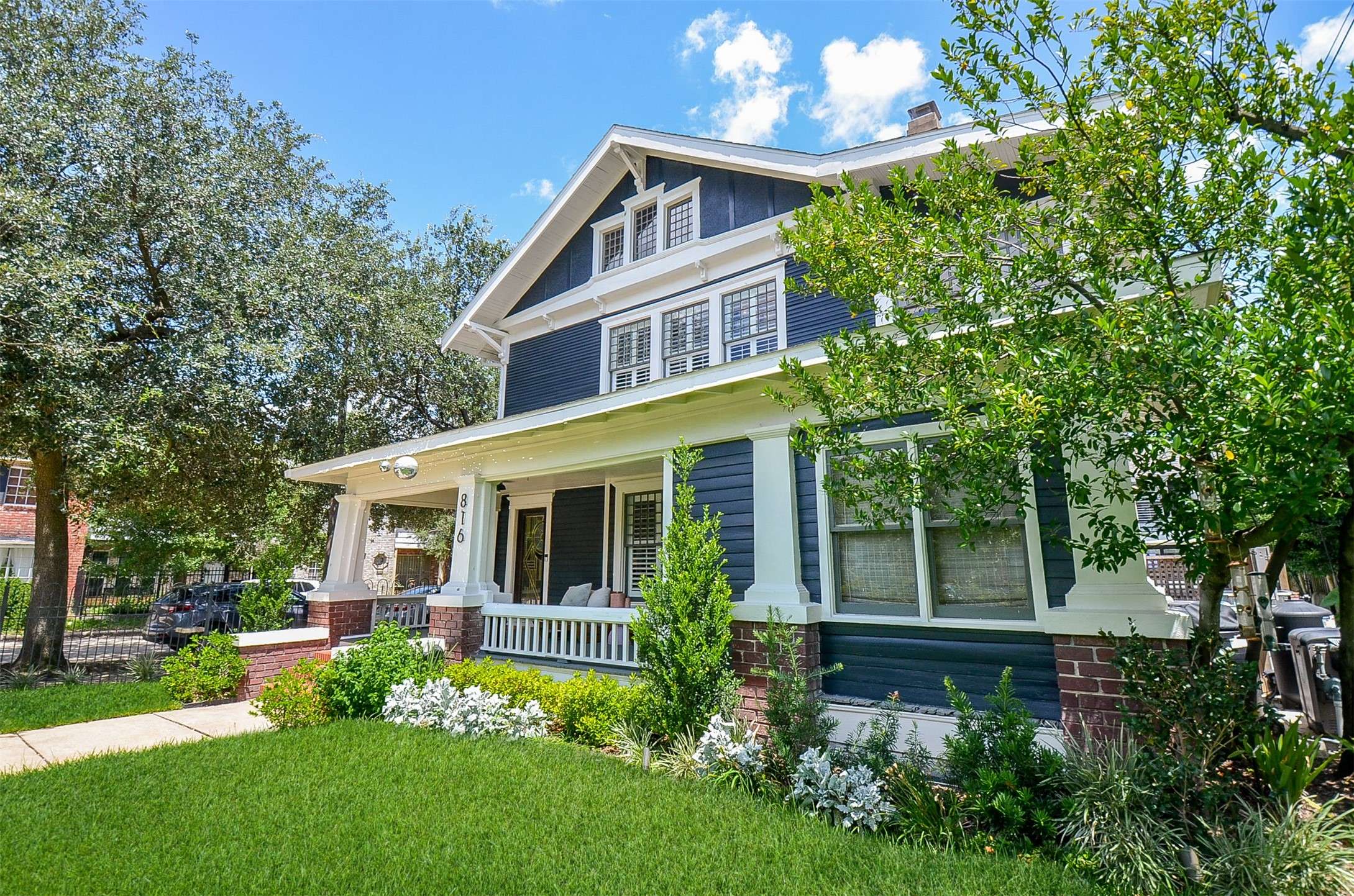 Houston, TX 77006,816 W Main ST