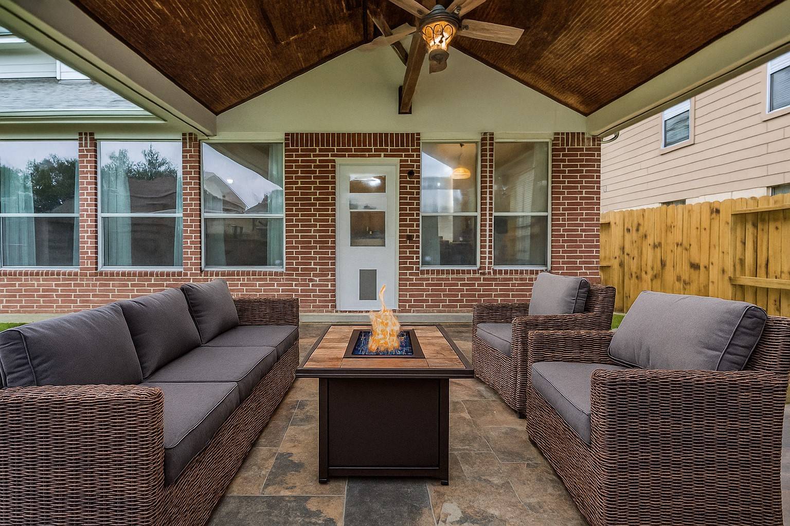 Friendswood, TX 77546,4438 W Maple DR
