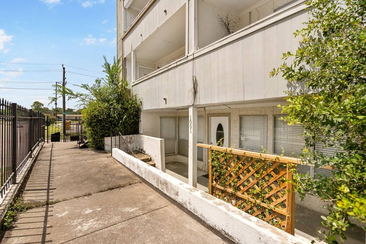 Houston, TX 77079,781 Country Place DR #1001