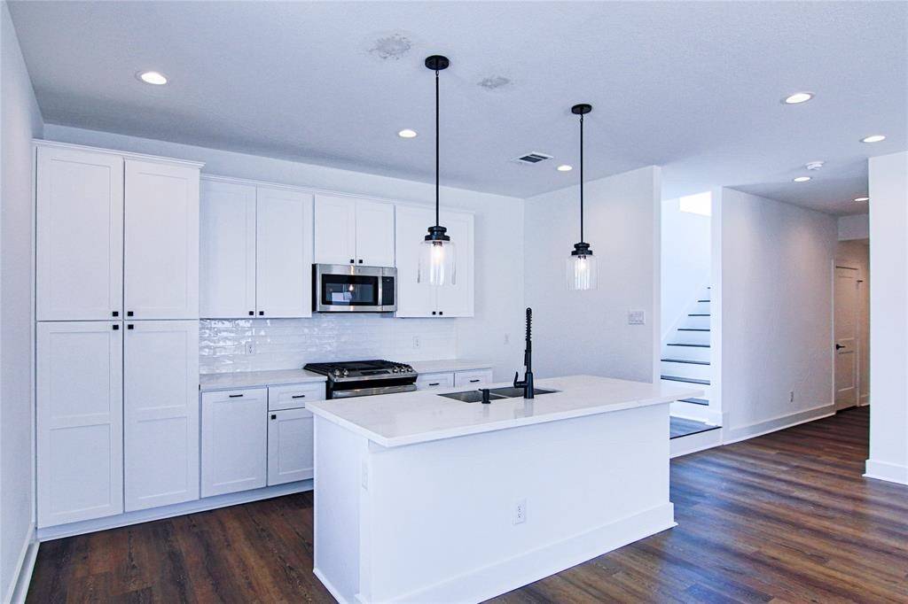Houston, TX 77022,249 Julia ST