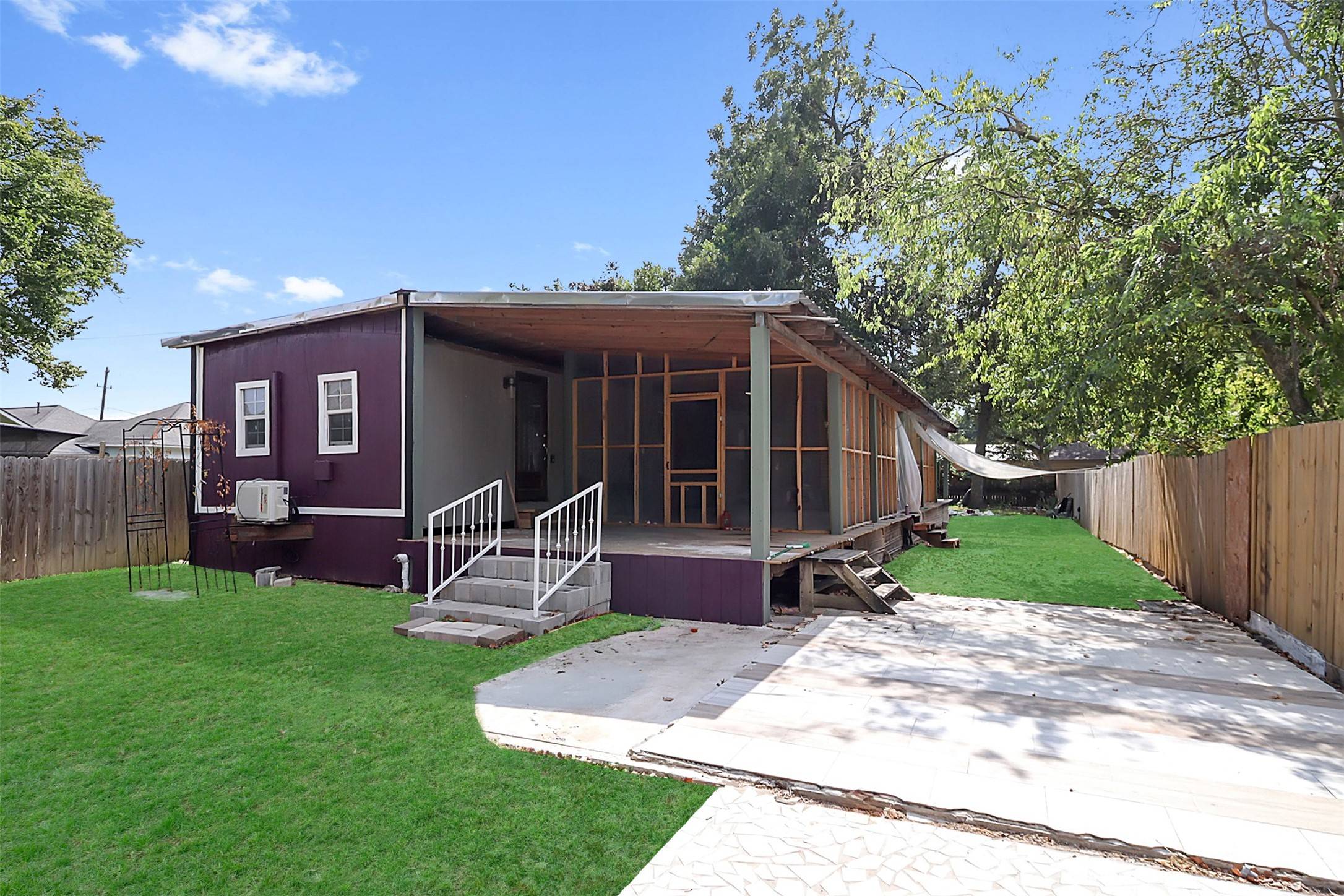 Highlands, TX 77562,209 San Jacinto ST