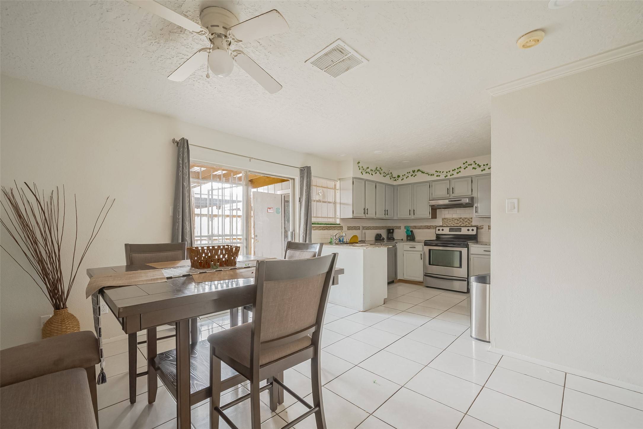 Houston, TX 77092,5837 Sunforest DR