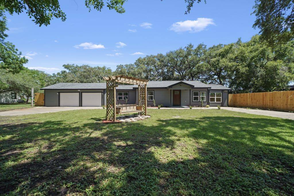 Clute, TX 77531,848 Nursery RD