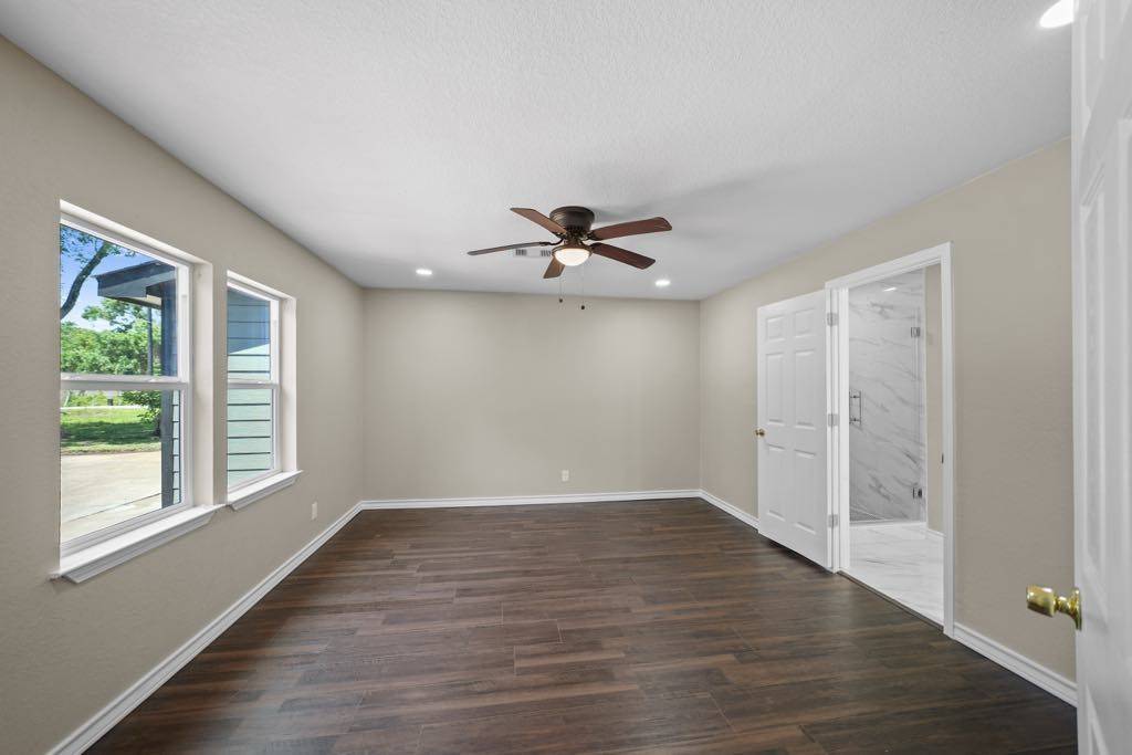 Clute, TX 77531,848 Nursery RD