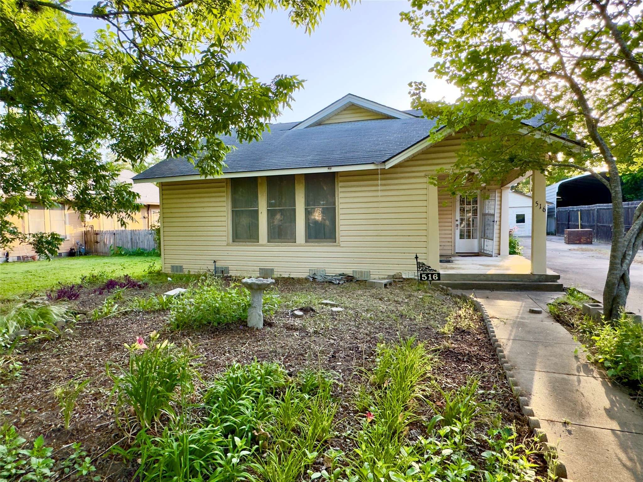 Luling, TX 78648,516 S Pecan AVE