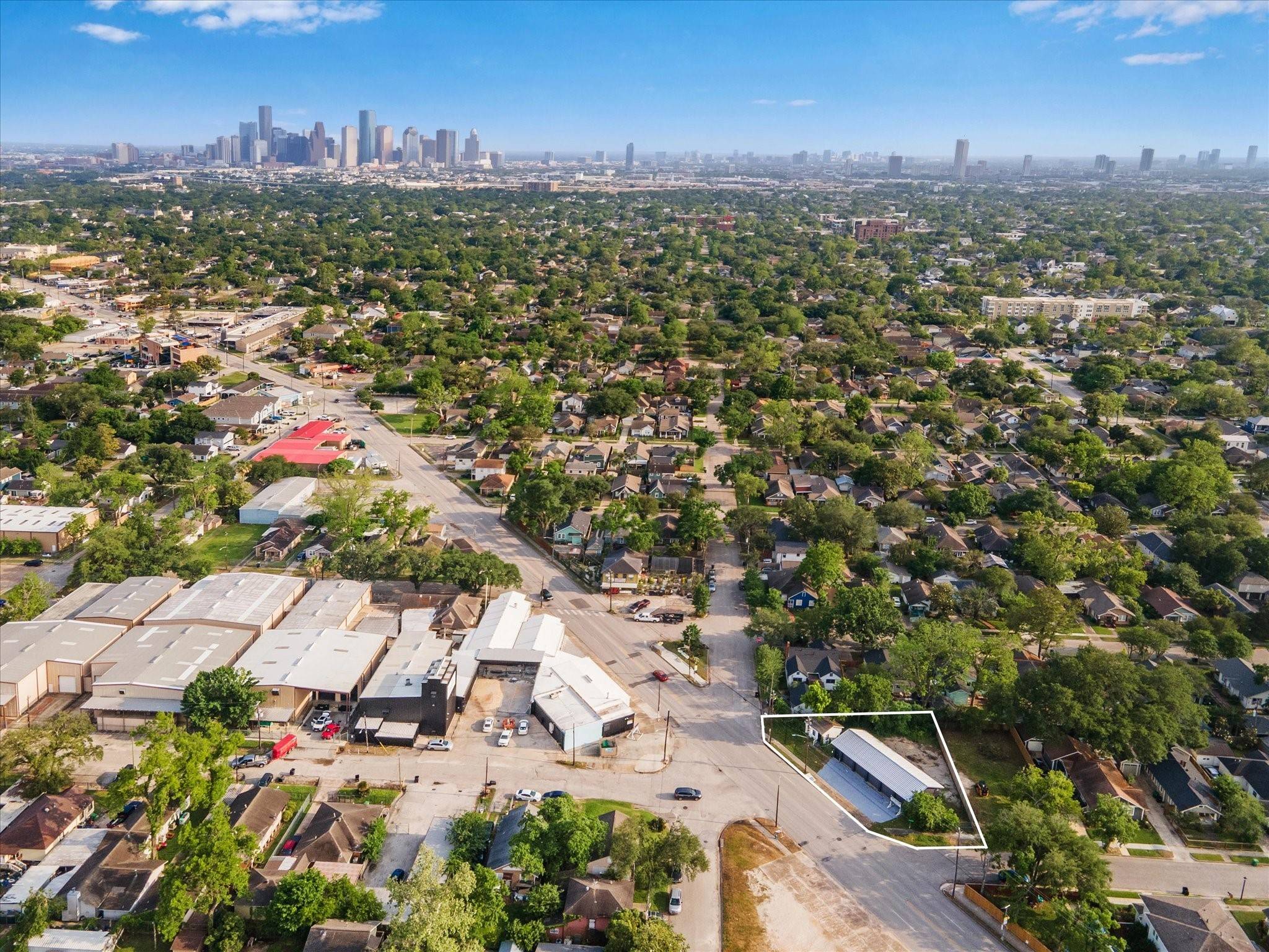 Houston, TX 77009,5207 N Main ST