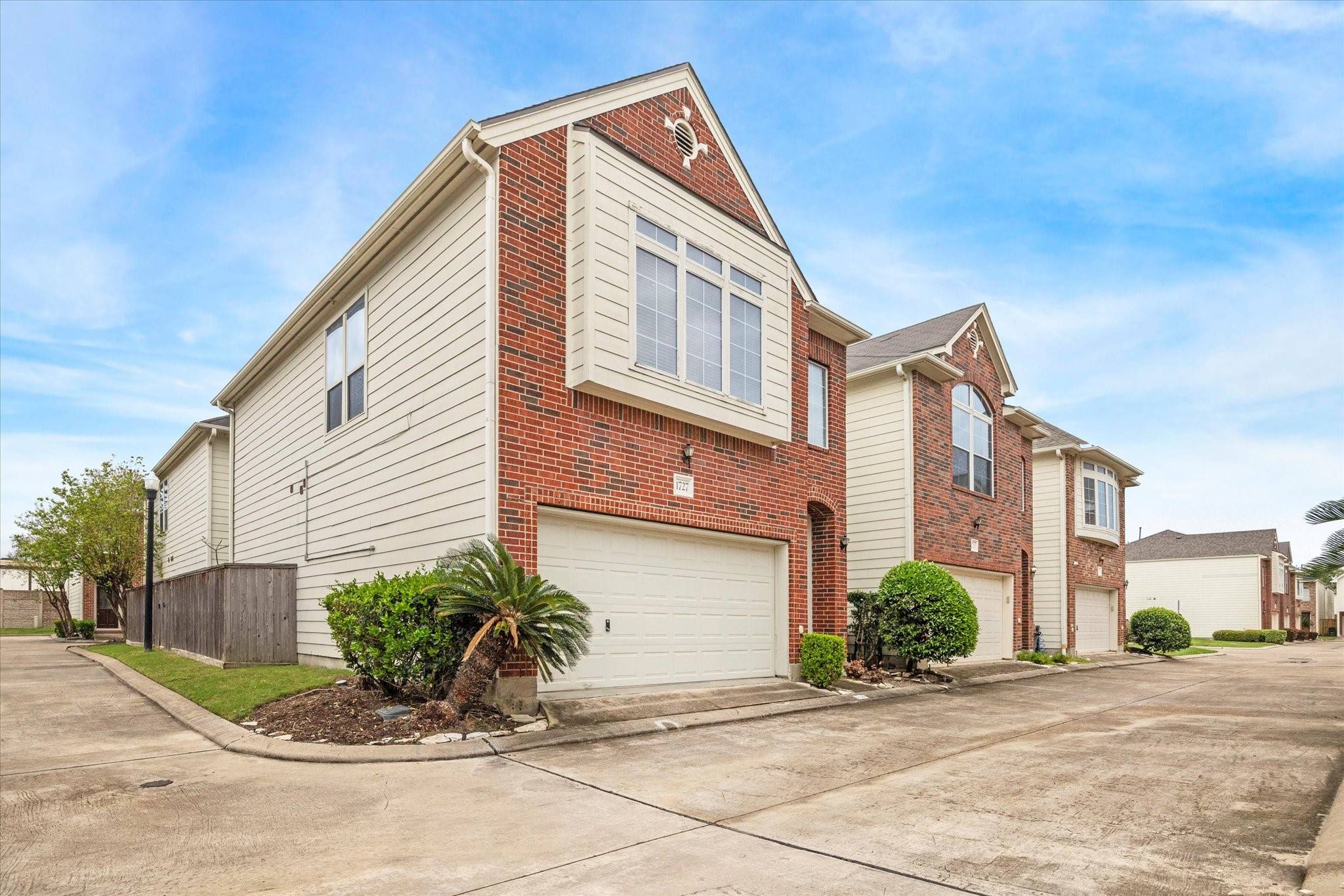 Houston, TX 77003,1727 Aden DR