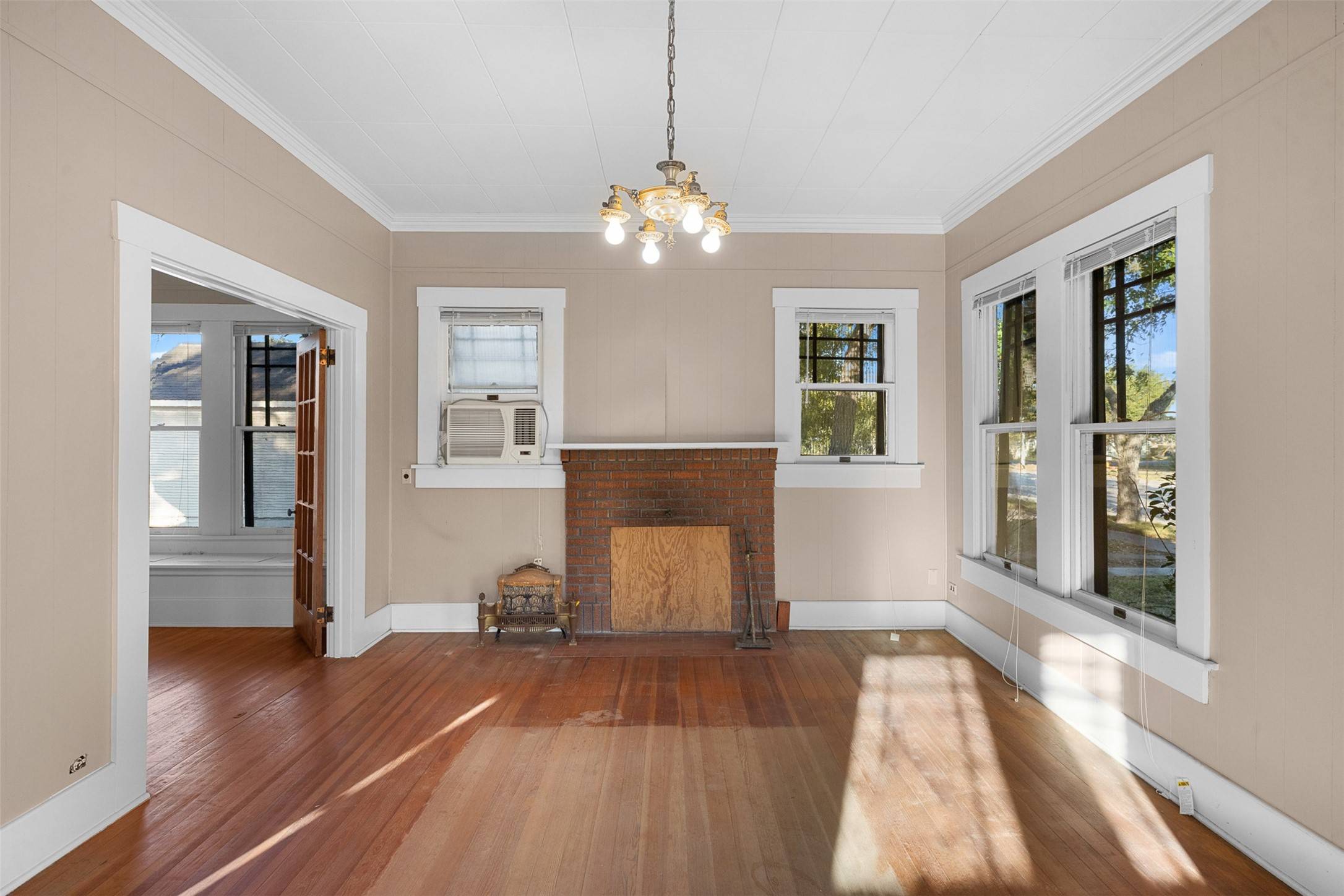 Schulenburg, TX 78956,208 Summit ST