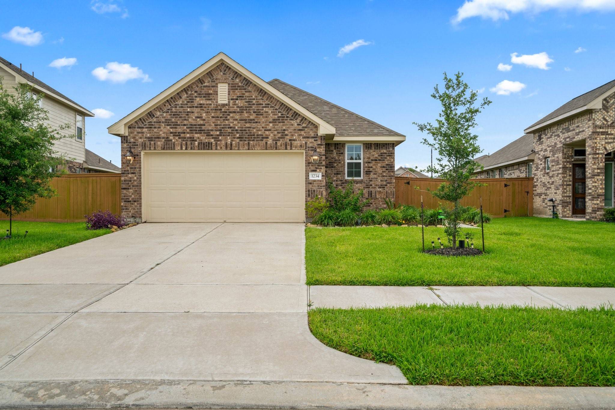 Rosharon, TX 77583,1234 Lone Pine DR