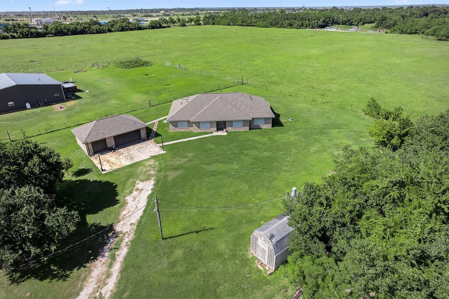 Cove, TX 77523,329 Gou Hole RD