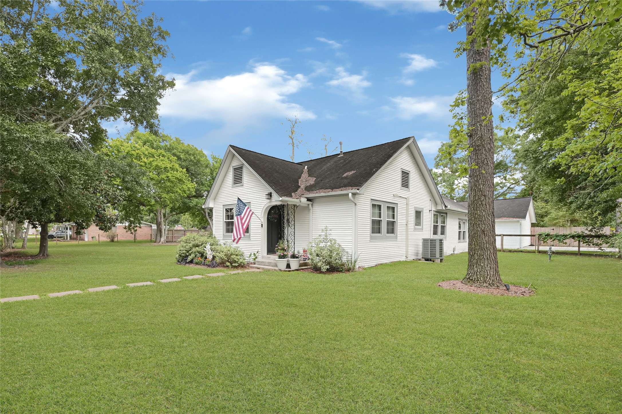 League City, TX 77573,1005 4th ST