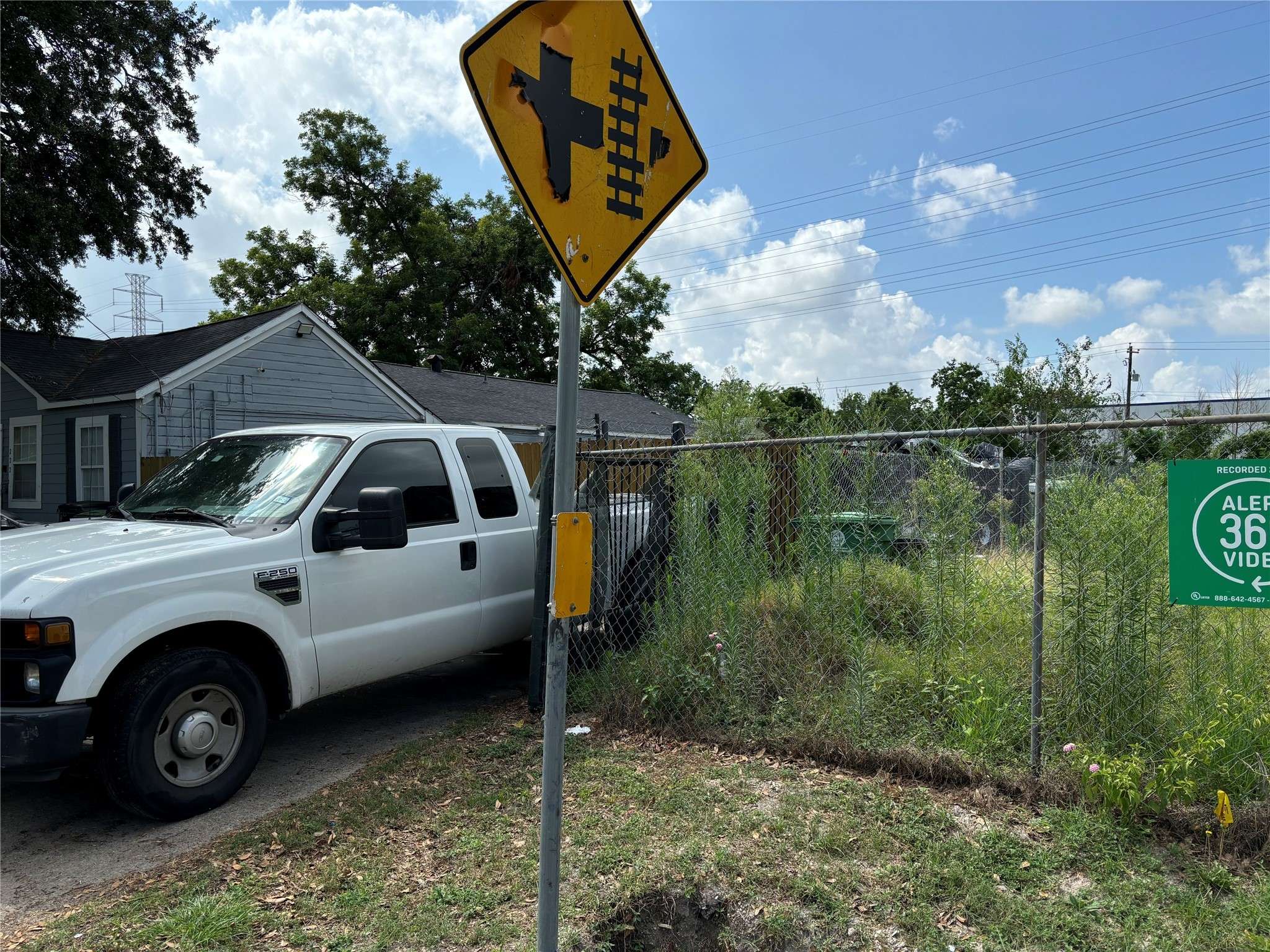 Houston, TX 77018,220 E 37th ST