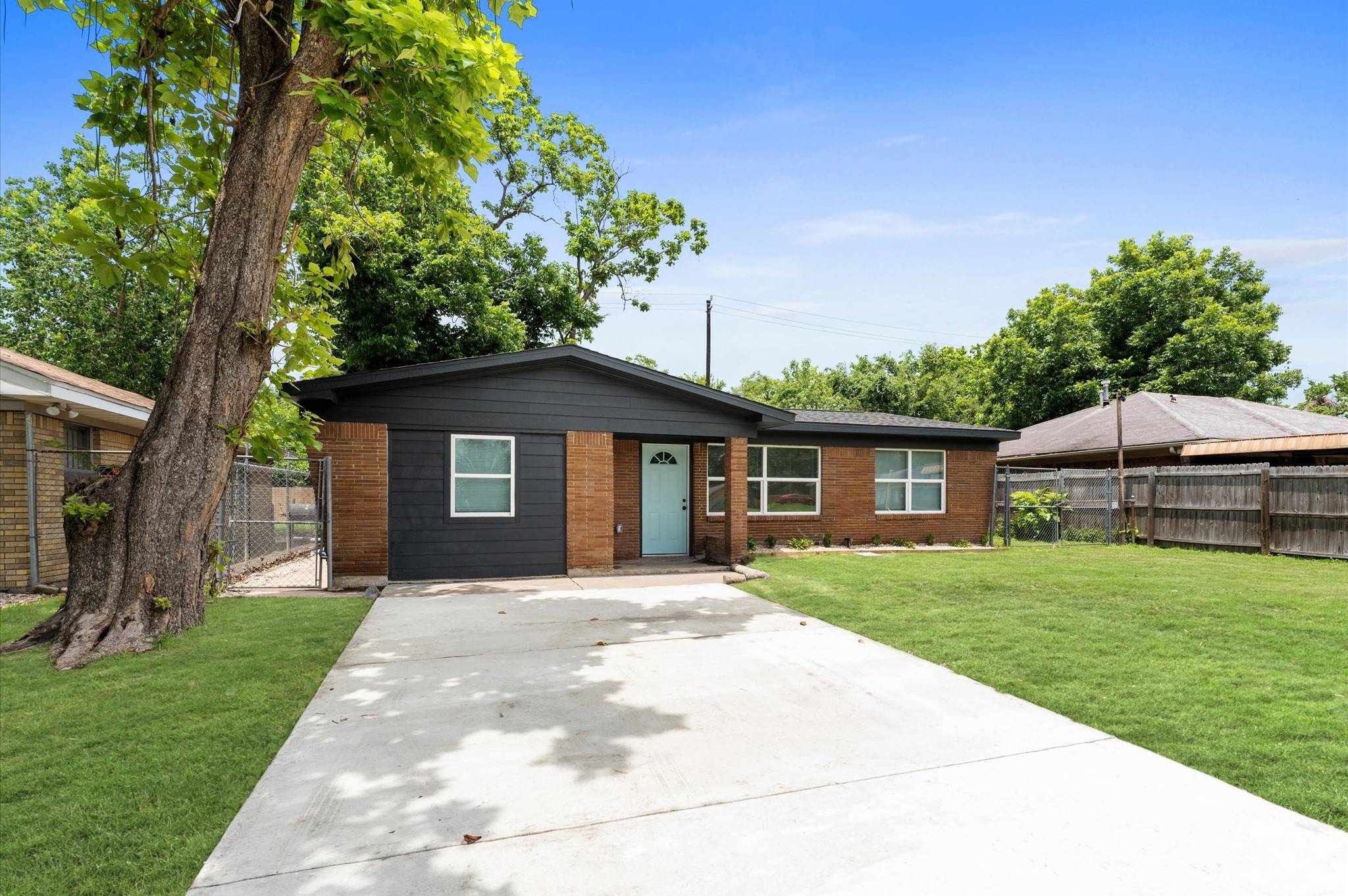 Houston, TX 77022,327 E Delz DR