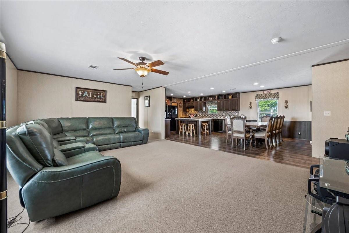 Pleasanton, TX 78064,291 Parkfield DR