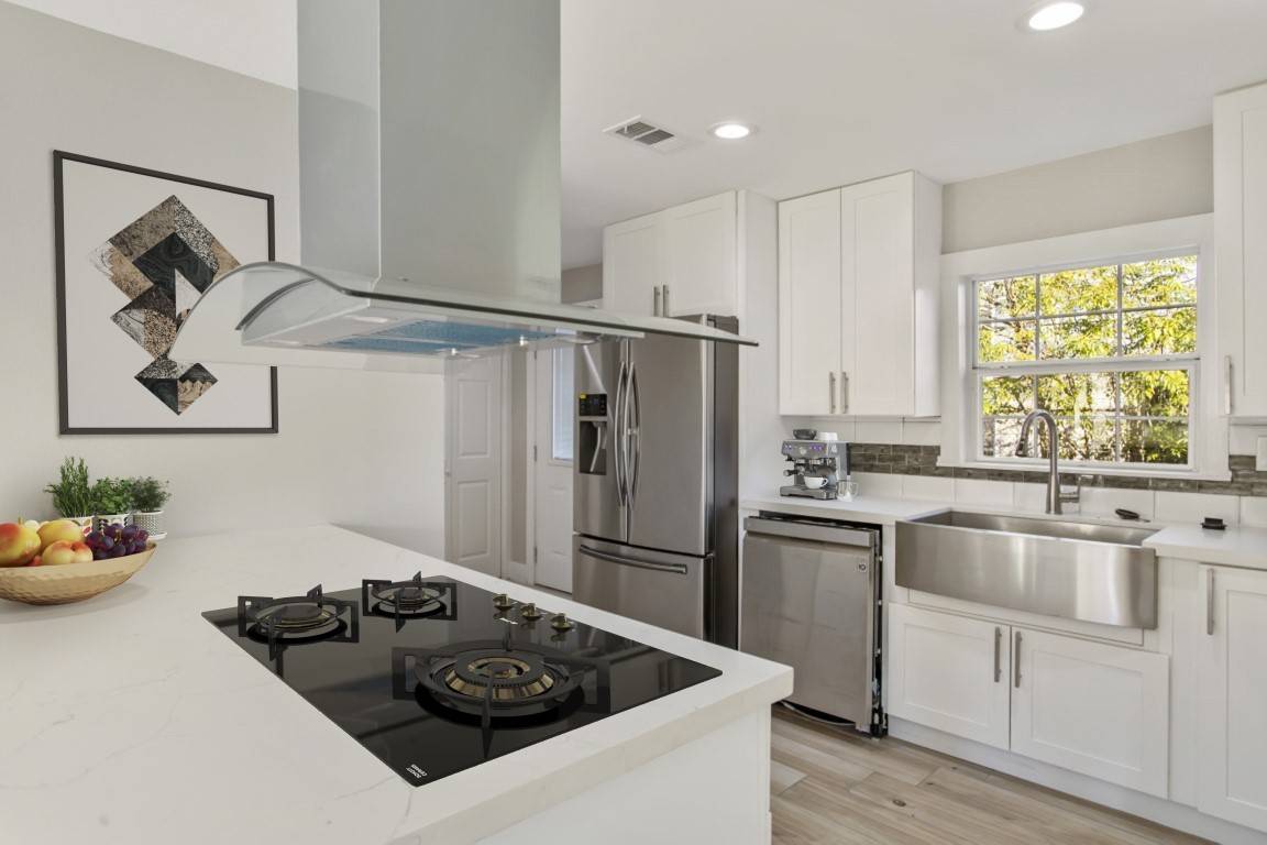 Houston, TX 77008,329 E 25th ST