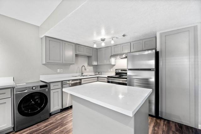 Houston, TX 77009,935 N Byrne Street #B02