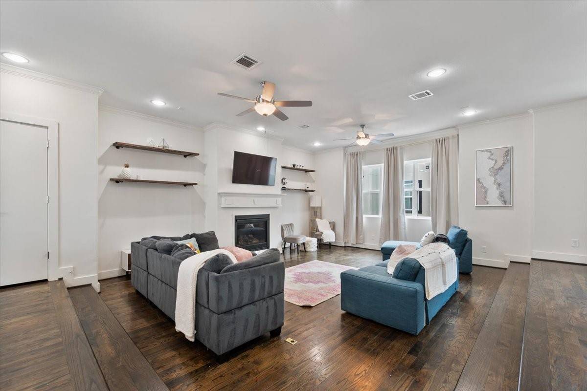 Houston, TX 77008,1333 W 22nd ST #F