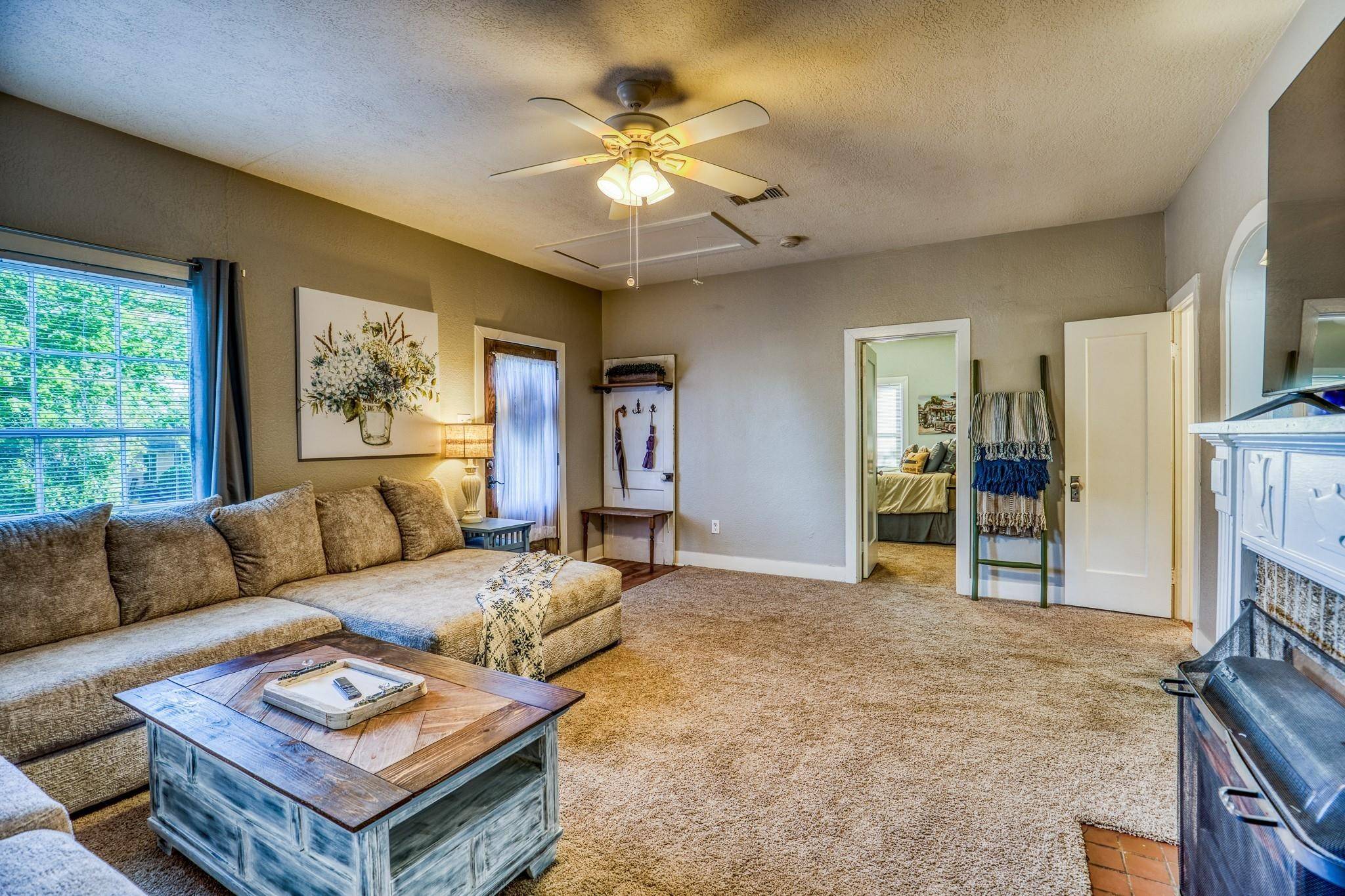 Brenham, TX 77833,909 W Main ST