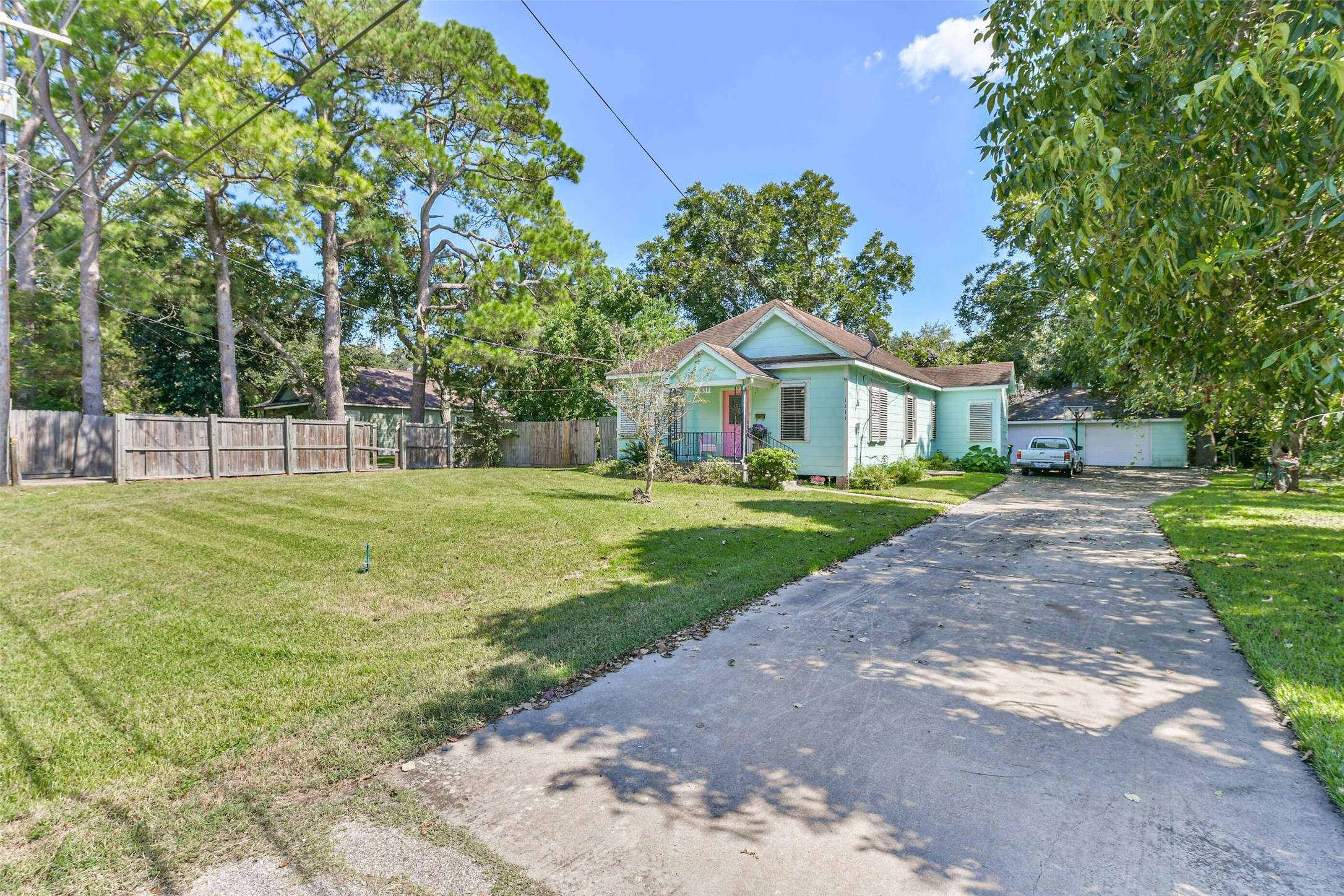 La Marque, TX 77568,1311 Scott ST